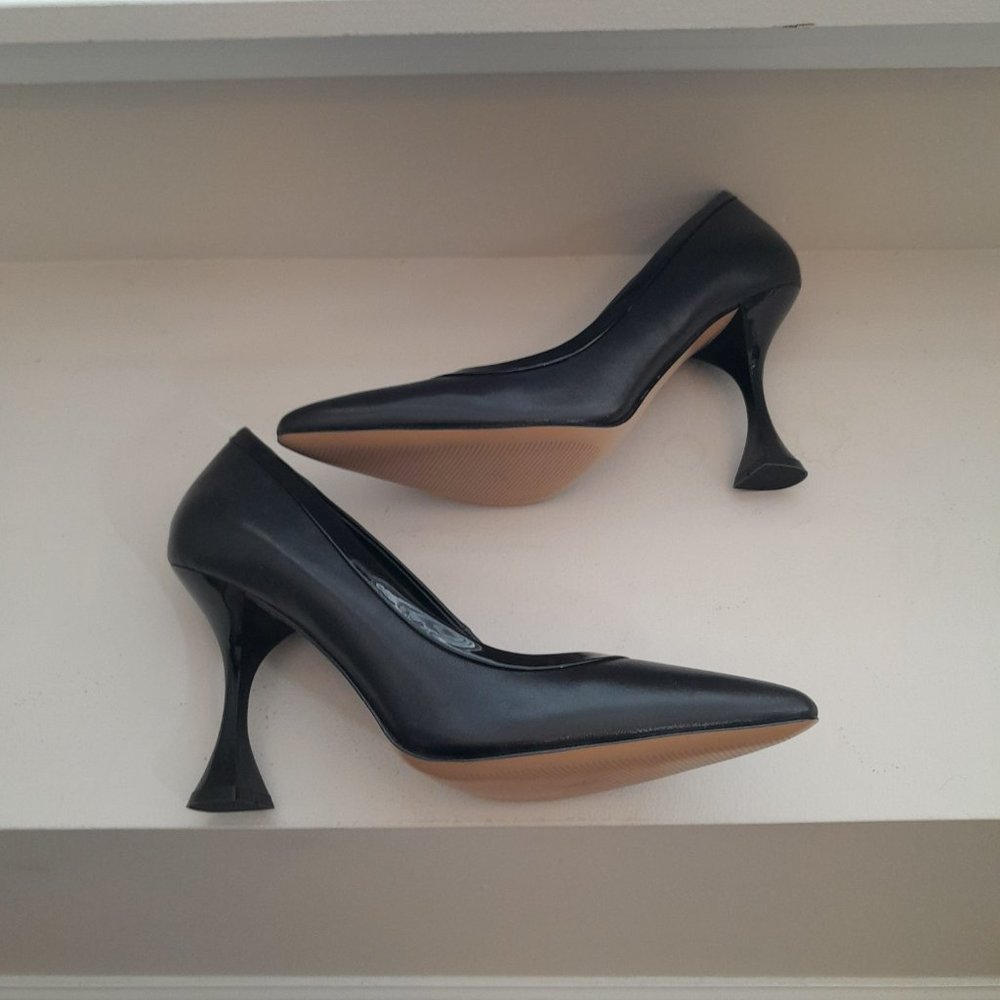 Karl Lagerfeld Tuxedo Spool Heel Black Pumps - Picture 6 of 8